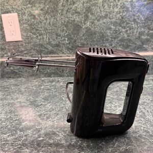 Black Hand Mixer with Beaters